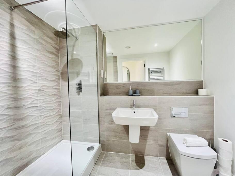Modern One Bedroom Apartment Near Old Trafford Stadium Manchester Exterior photo